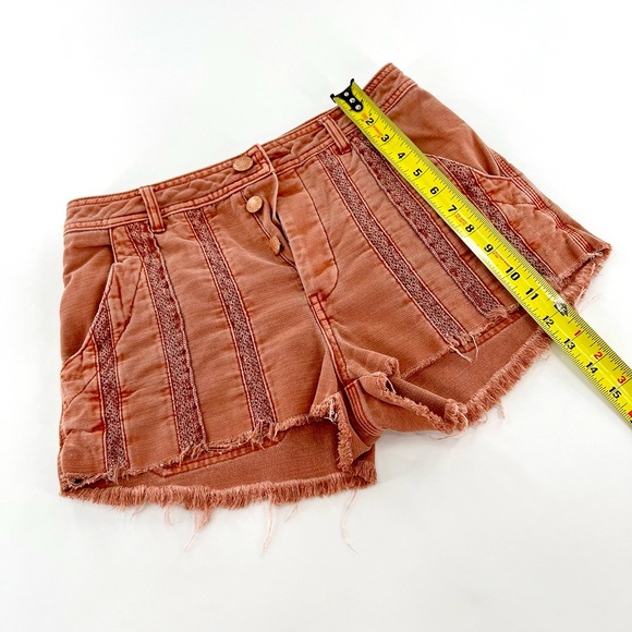Like New Free People Dusty Rose Great Expectation Boho Lace Shorts Size 6 - Picture 5 of 10